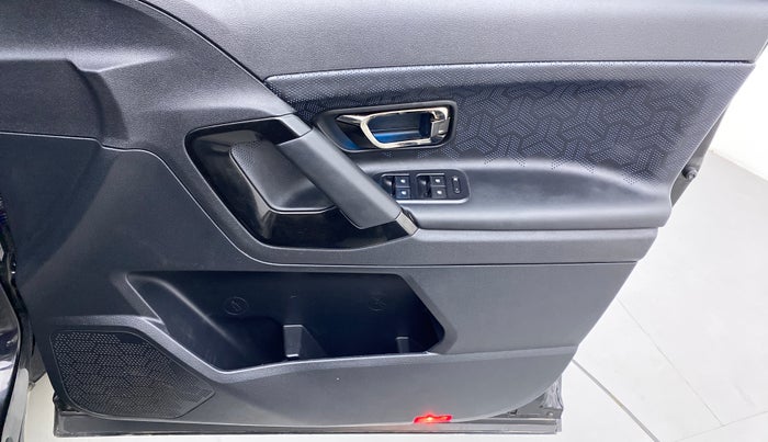 2022 Tata Safari XZA+ DARK EDITION , Diesel, Automatic, 7,973 km, Driver Side Door Panels Control