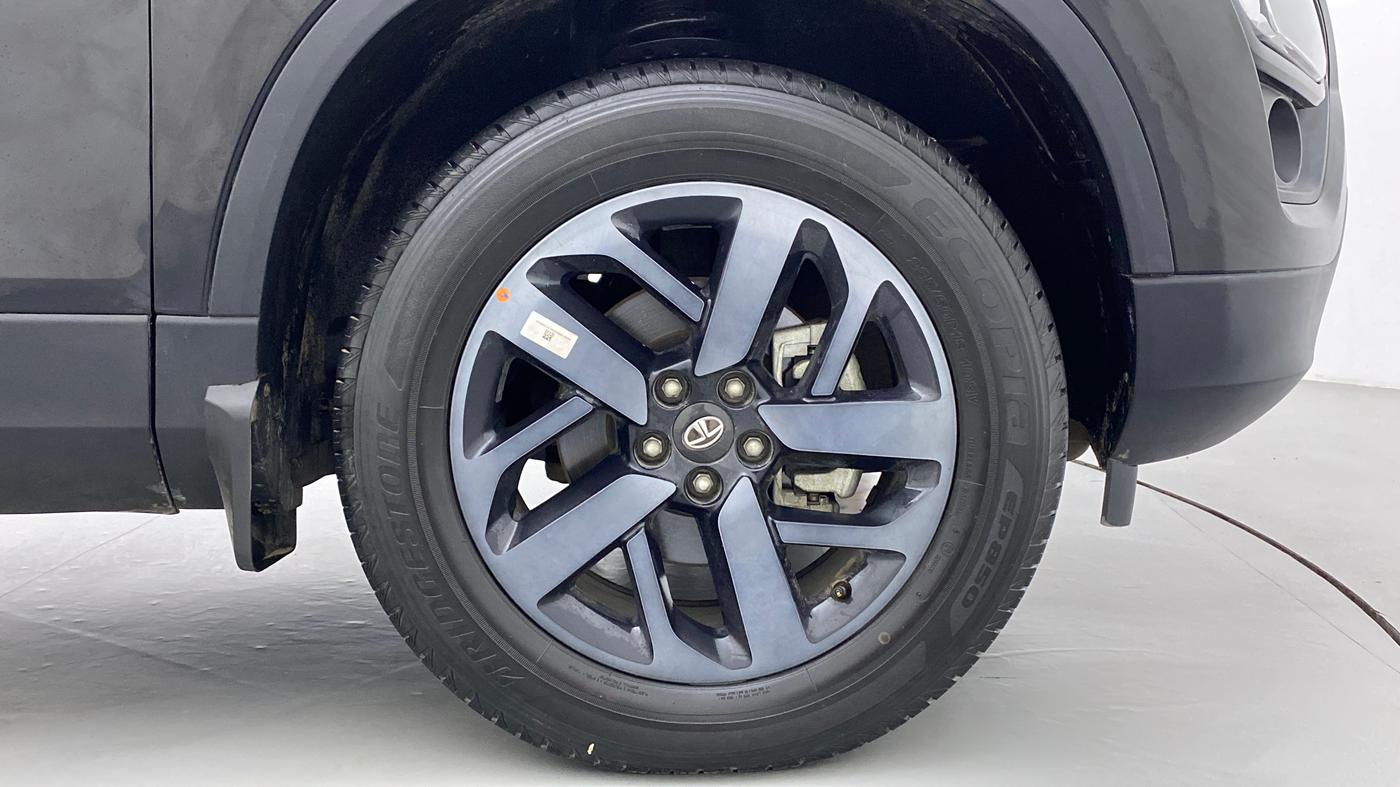 2022 Tata Safari XZA+ DARK EDITION , Diesel, Automatic, 7,973 km, Right Front Wheel