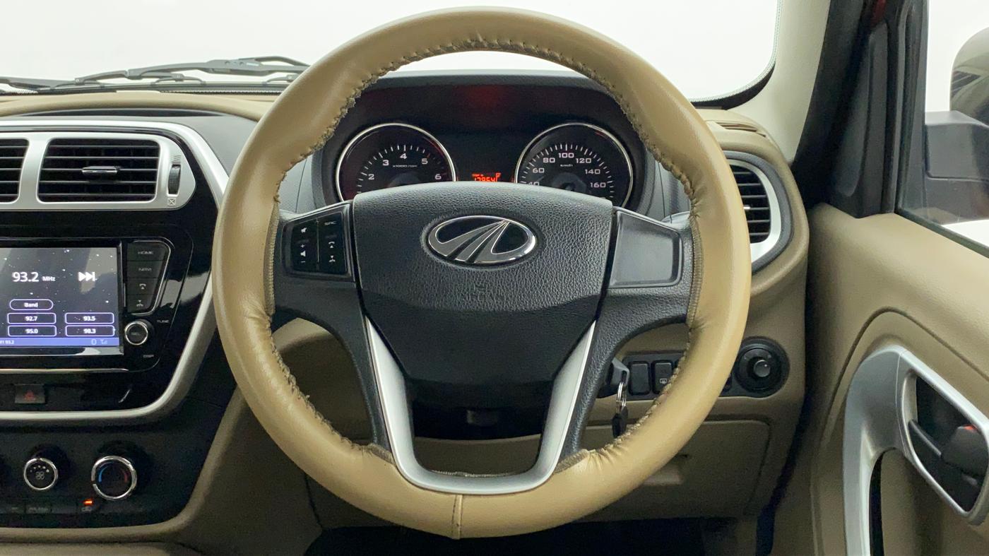2018 Mahindra TUV300 T10 AMT DUAL TONE, Diesel, Automatic, 47,414 km, Steering Wheel Close Up