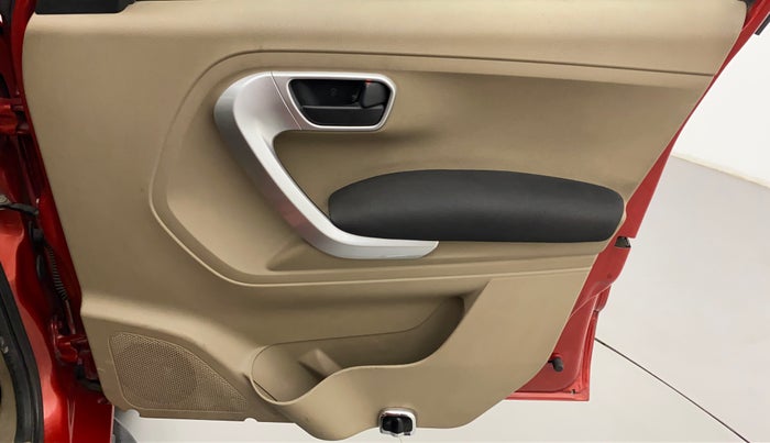 2018 Mahindra TUV300 T10 AMT DUAL TONE, Diesel, Automatic, 47,414 km, Driver Side Door Panels Control