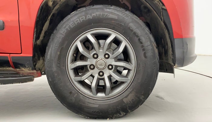 2018 Mahindra TUV300 T10 AMT DUAL TONE, Diesel, Automatic, 47,414 km, Right Front Wheel