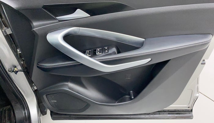 2021 MG HECTOR SMART HYBRID 1.5 PETROL, Petrol, Manual, 27,824 km, Driver Side Door Panels Control