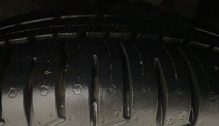 2013 Hyundai i10 SPORTZ 1.2, Petrol, Manual, 32,151 km, Left Front Tyre Tread