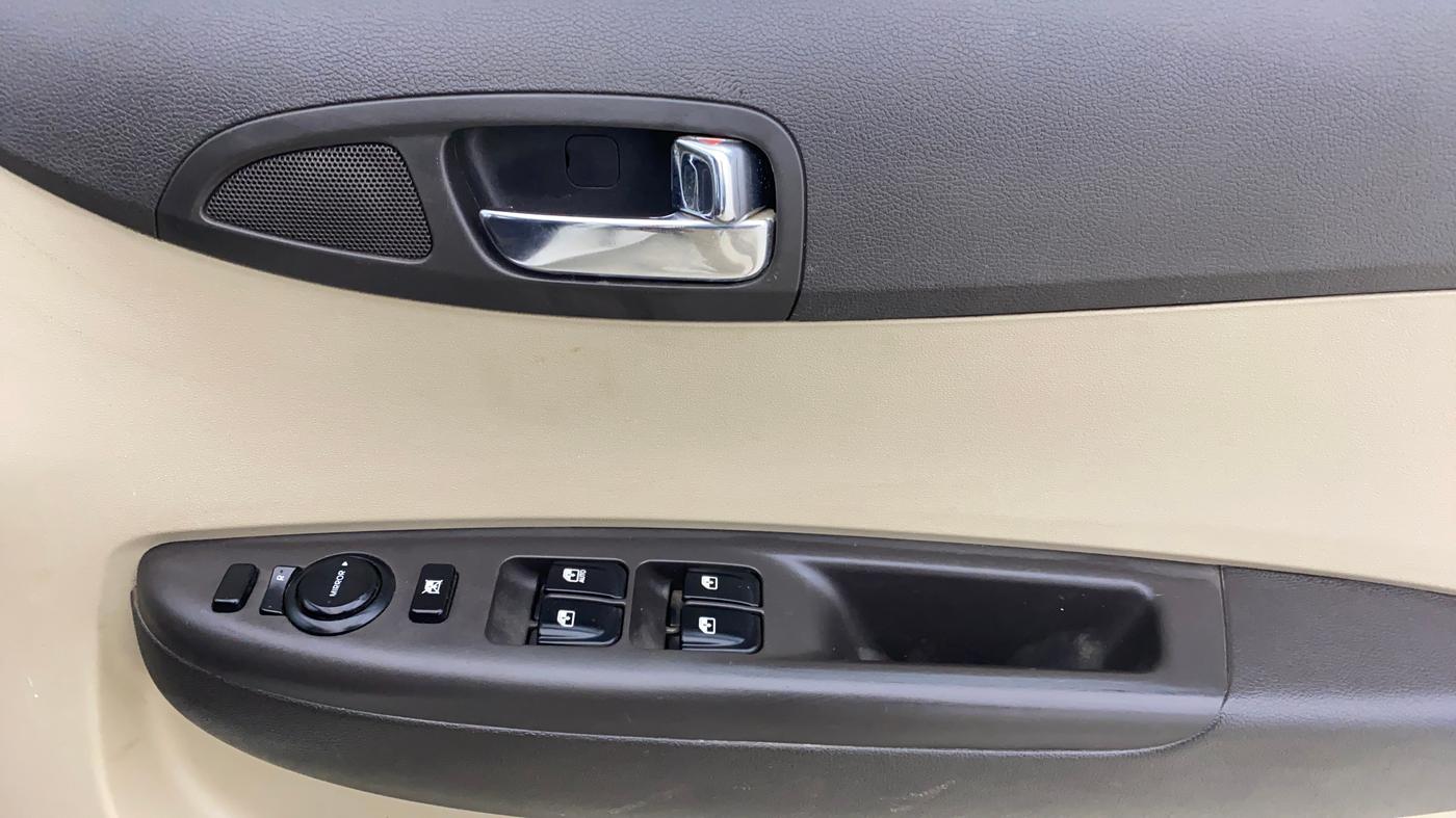 2014 Hyundai i20 ASTA 1.2, Petrol, Manual, 79,659 km, Driver Side Door Panels Control