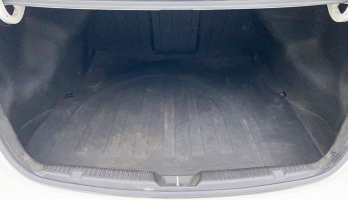2014 Hyundai New Elantra S 1.6 MT, Diesel, Manual, 53,712 km, Boot Inside