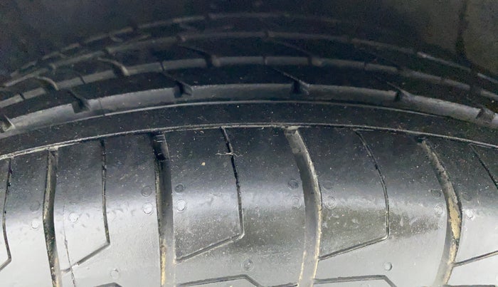 2014 Hyundai New Elantra S 1.6 MT, Diesel, Manual, 53,712 km, Right Front Tyre Tread