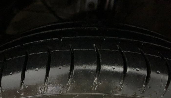 2020 Maruti Dzire VXI, Petrol, Manual, 89,907 km, Left Front Tyre Tread