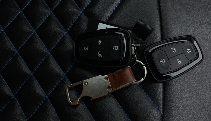 2022 Tata PUNCH ACCOMPLISHED MT, Petrol, Manual, 32,572 km, Key Close Up