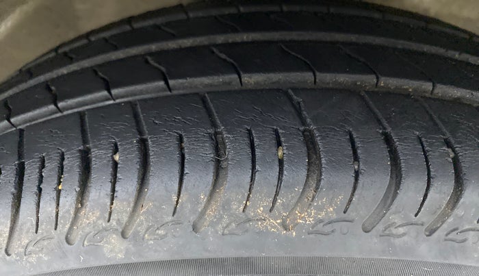2020 Maruti S PRESSO VXI AMT, Petrol, Automatic, 26,664 km, Right Front Tyre Tread