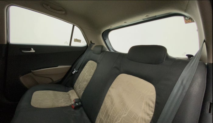 2014 Hyundai Grand i10 SPORTZ AT 1.2 KAPPA VTVT, Petrol, Automatic, 36,124 km, Right Side Rear Door Cabin