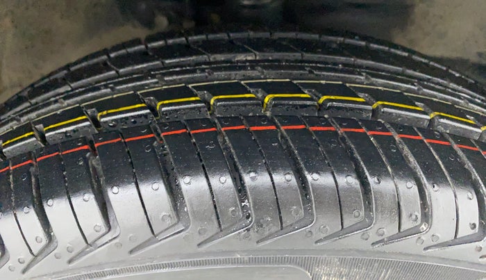 2014 Maruti Wagon R 1.0 VXI, Petrol, Manual, 59,918 km, Right Front Tyre Tread