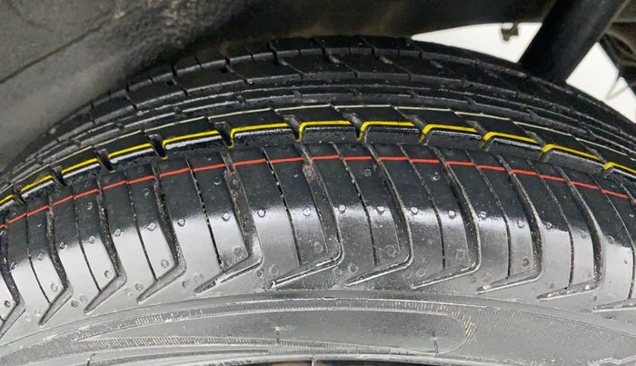 2014 Maruti Wagon R 1.0 VXI, Petrol, Manual, 59,918 km, Left Rear Tyre Tread