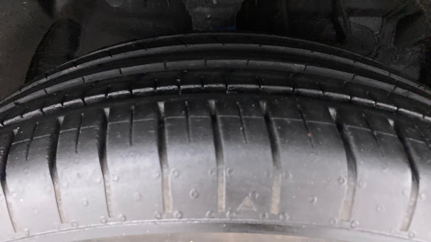 2021 Mahindra XUV300 1.2 W6 AT, Petrol, Automatic, 13,194 km, Right Front Tyre Tread