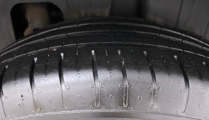 2021 Mahindra XUV300 1.2 W6 AT, Petrol, Automatic, 13,194 km, Left Rear Tyre Tread