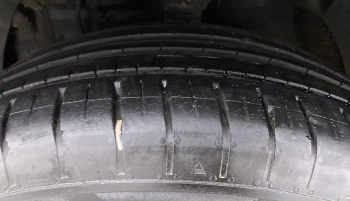 2021 Mahindra XUV300 1.2 W6 AT, Petrol, Automatic, 13,194 km, Left Front Tyre Tread