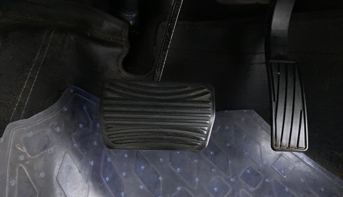 2021 Mahindra XUV300 1.2 W6 AT, Petrol, Automatic, 13,194 km, Pedals