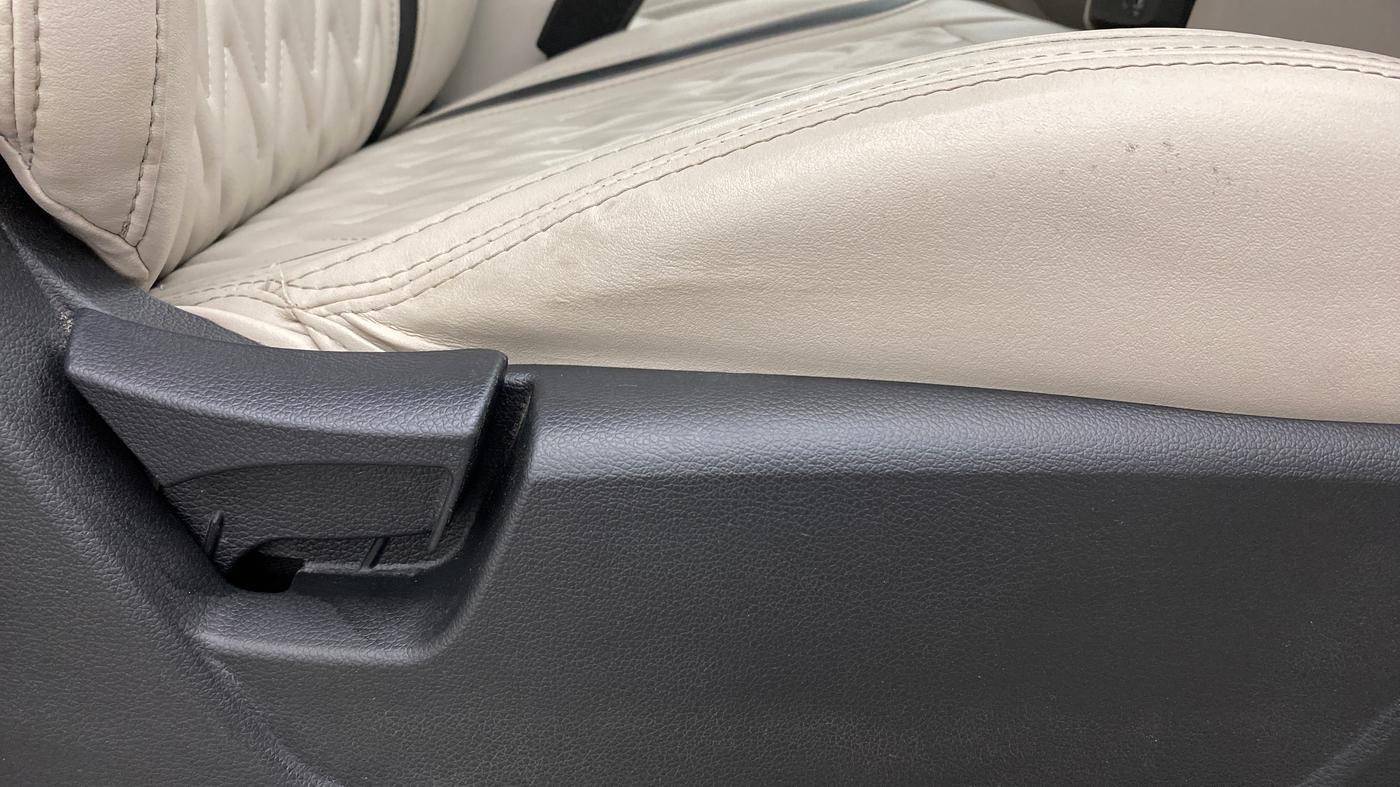 2021 Mahindra XUV300 1.2 W6 AT, Petrol, Automatic, 13,194 km, Driver Side Adjustment Panel