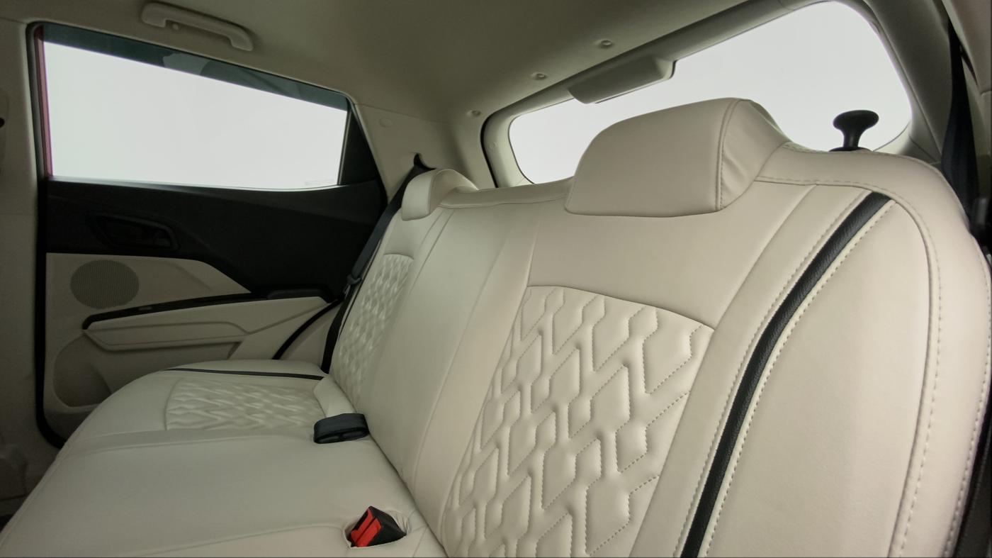 2021 Mahindra XUV300 1.2 W6 AT, Petrol, Automatic, 13,194 km, Right Side Rear Door Cabin