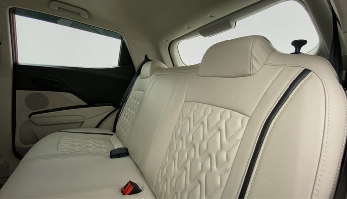 2021 Mahindra XUV300 1.2 W6 AT, Petrol, Automatic, 13,194 km, Right Side Rear Door Cabin