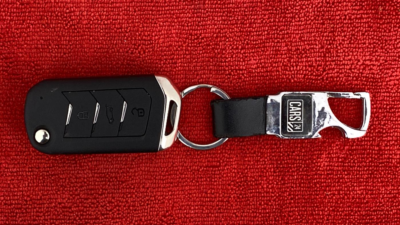2021 Mahindra XUV300 1.2 W6 AT, Petrol, Automatic, 13,194 km, Key Close Up