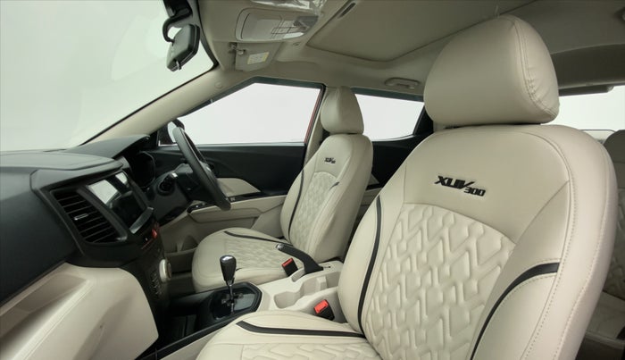 2021 Mahindra XUV300 1.2 W6 AT, Petrol, Automatic, 13,194 km, Right Side Front Door Cabin