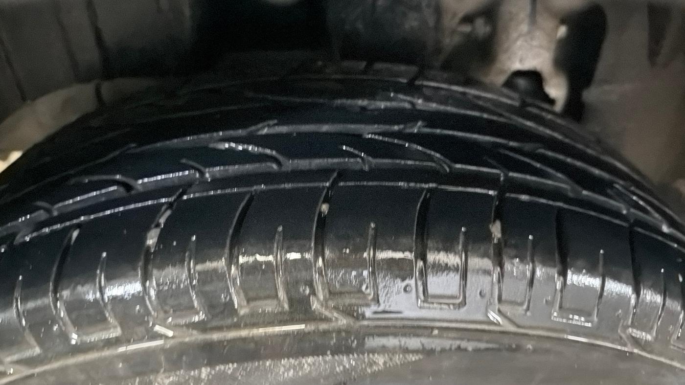 2023 Mahindra XUV300 W6 1.2 PETROL, Petrol, Manual, 31,244 km, Right Rear Tyre Tread