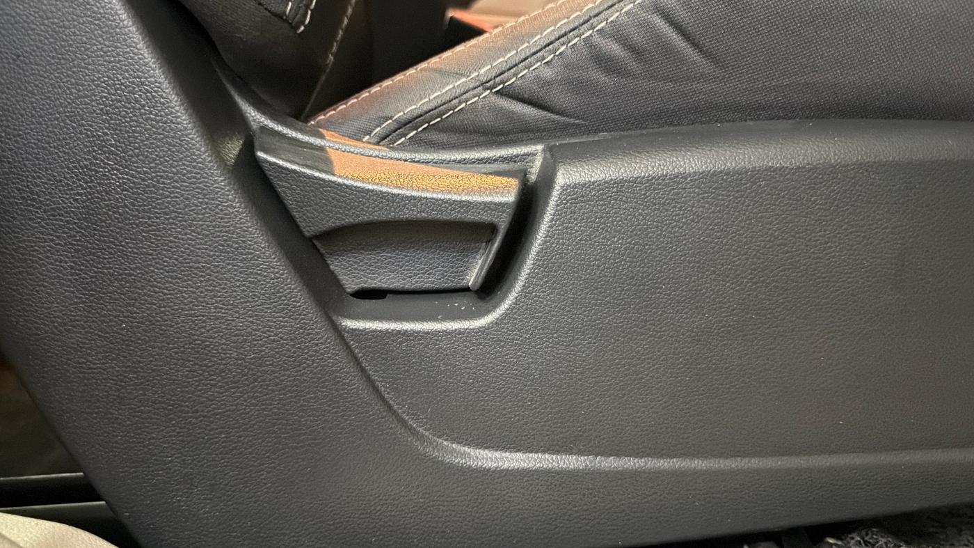 2023 Mahindra XUV300 W6 1.2 PETROL, Petrol, Manual, 31,244 km, Driver Side Adjustment Panel