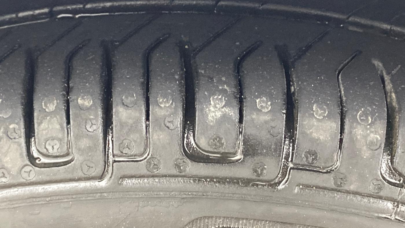2013 Hyundai Eon MAGNA +, Petrol, Manual, 41,260 km, Left Front Tyre Tread