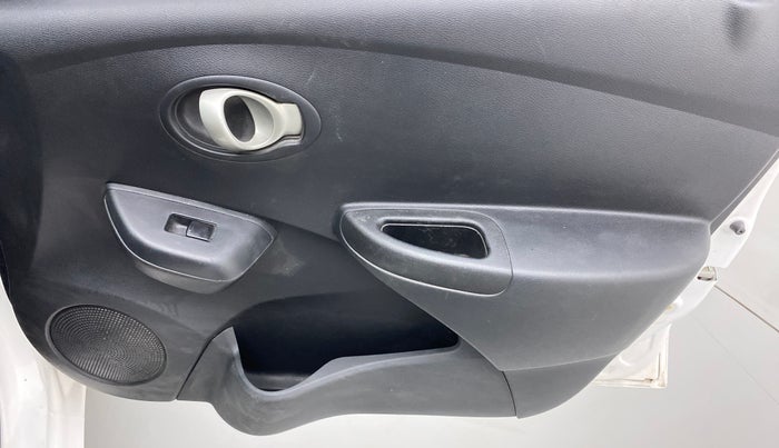 2018 Datsun Go T, Petrol, Manual, 62,784 km, Driver Side Door Panels Control