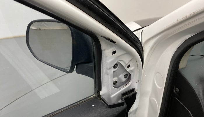 2018 Datsun Go T, Petrol, Manual, 62,784 km, Left rear-view mirror - Cover has minor damage