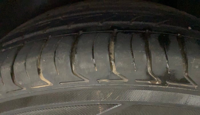 2017 Hyundai Creta SX PLUS AT 1.6 PETROL, Petrol, Automatic, 57,254 km, Left Rear Tyre Tread