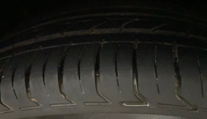 2017 Hyundai Creta SX PLUS AT 1.6 PETROL, Petrol, Automatic, 57,254 km, Right Front Tyre Tread