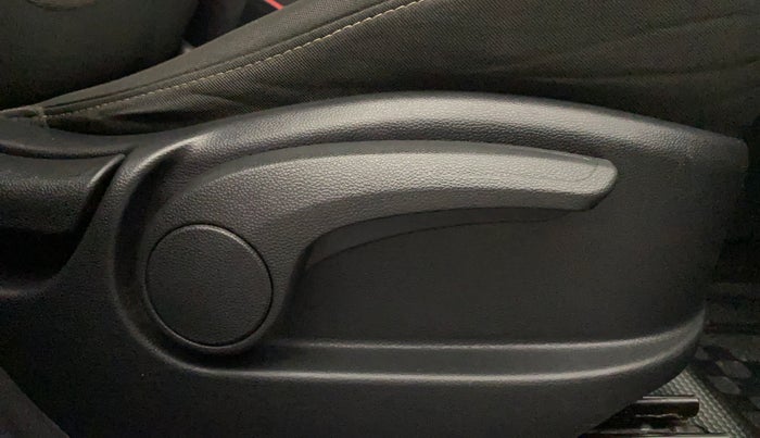 2017 Hyundai Creta SX PLUS AT 1.6 PETROL, Petrol, Automatic, 57,254 km, Driver Side Adjustment Panel