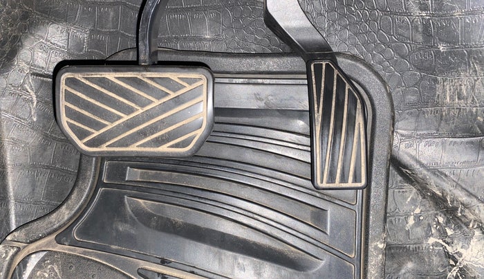 2023 Maruti BREZZA VXI AT SMART HYBRID, Petrol, Automatic, 47,903 km, Pedals