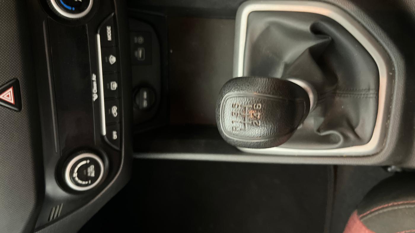 2017 Hyundai Creta SX PLUS 1.6 PETROL, Petrol, Manual, 34,982 km, Gear Lever