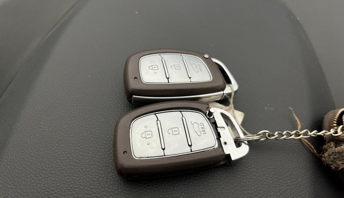 2017 Hyundai Creta SX PLUS 1.6 PETROL, Petrol, Manual, 34,982 km, Key Close Up