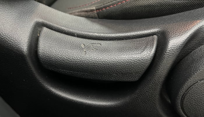 2017 Hyundai Creta SX PLUS 1.6 PETROL, Petrol, Manual, 34,982 km, Driver Side Adjustment Panel