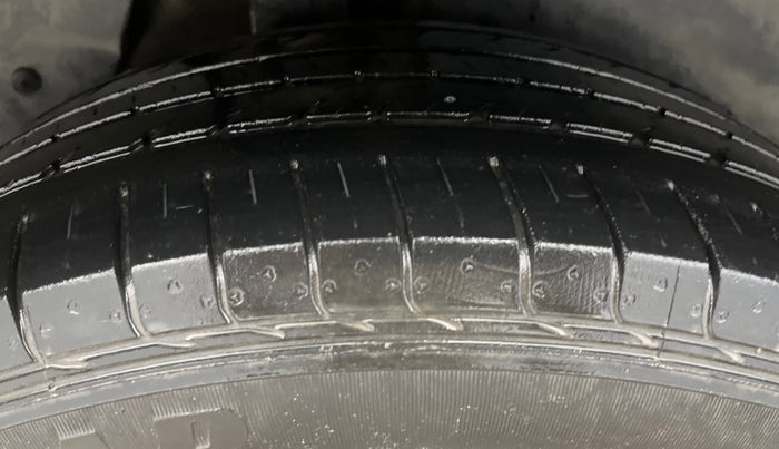 2017 Hyundai Creta SX PLUS 1.6 PETROL, Petrol, Manual, 34,982 km, Right Rear Tyre Tread