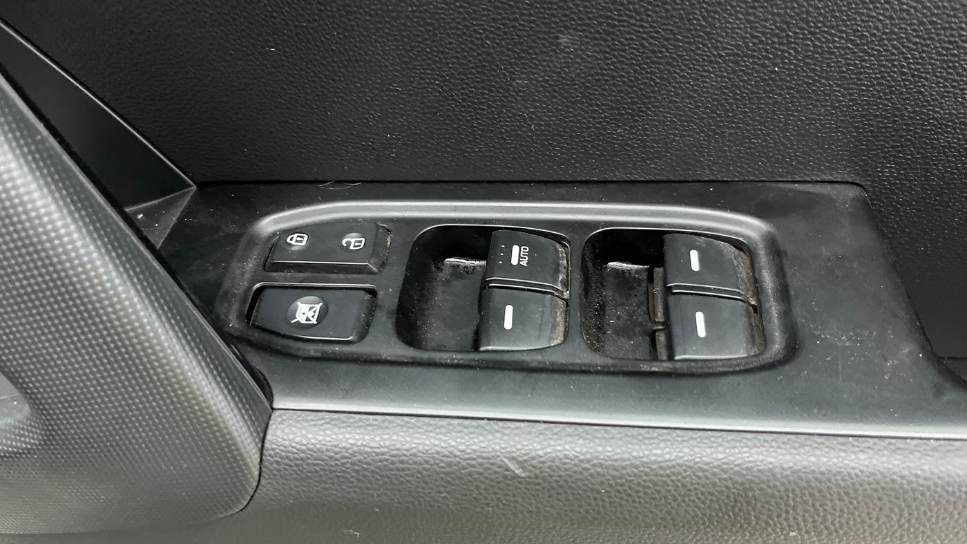 2017 Hyundai Creta SX PLUS 1.6 PETROL, Petrol, Manual, 34,982 km, Driver Side Door Panels Control