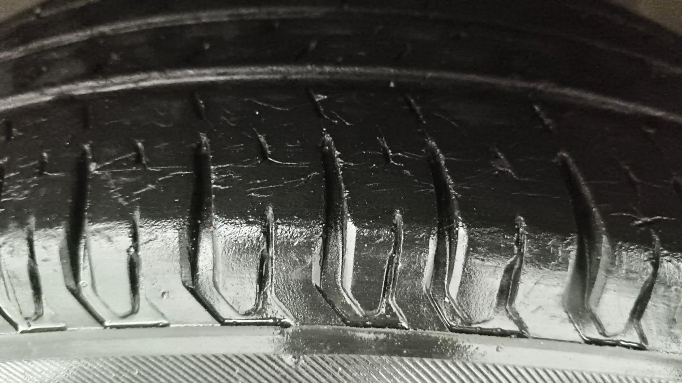 2019 Maruti Swift VXI, Petrol, Manual, 37,061 km, Left Front Tyre Tread