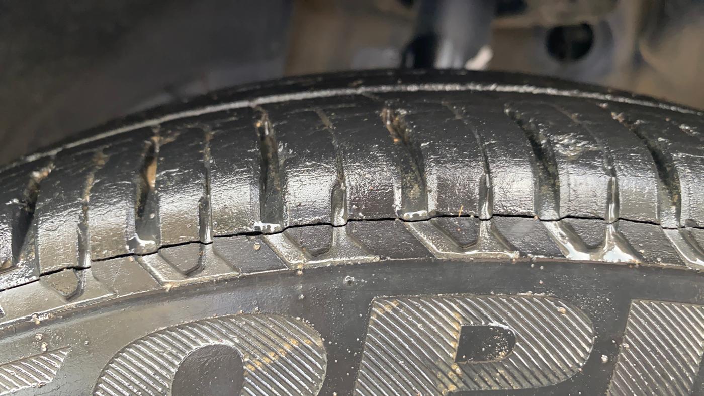 2019 Maruti Dzire VXI, Petrol, Manual, 21,769 km, Left Front Tyre Tread