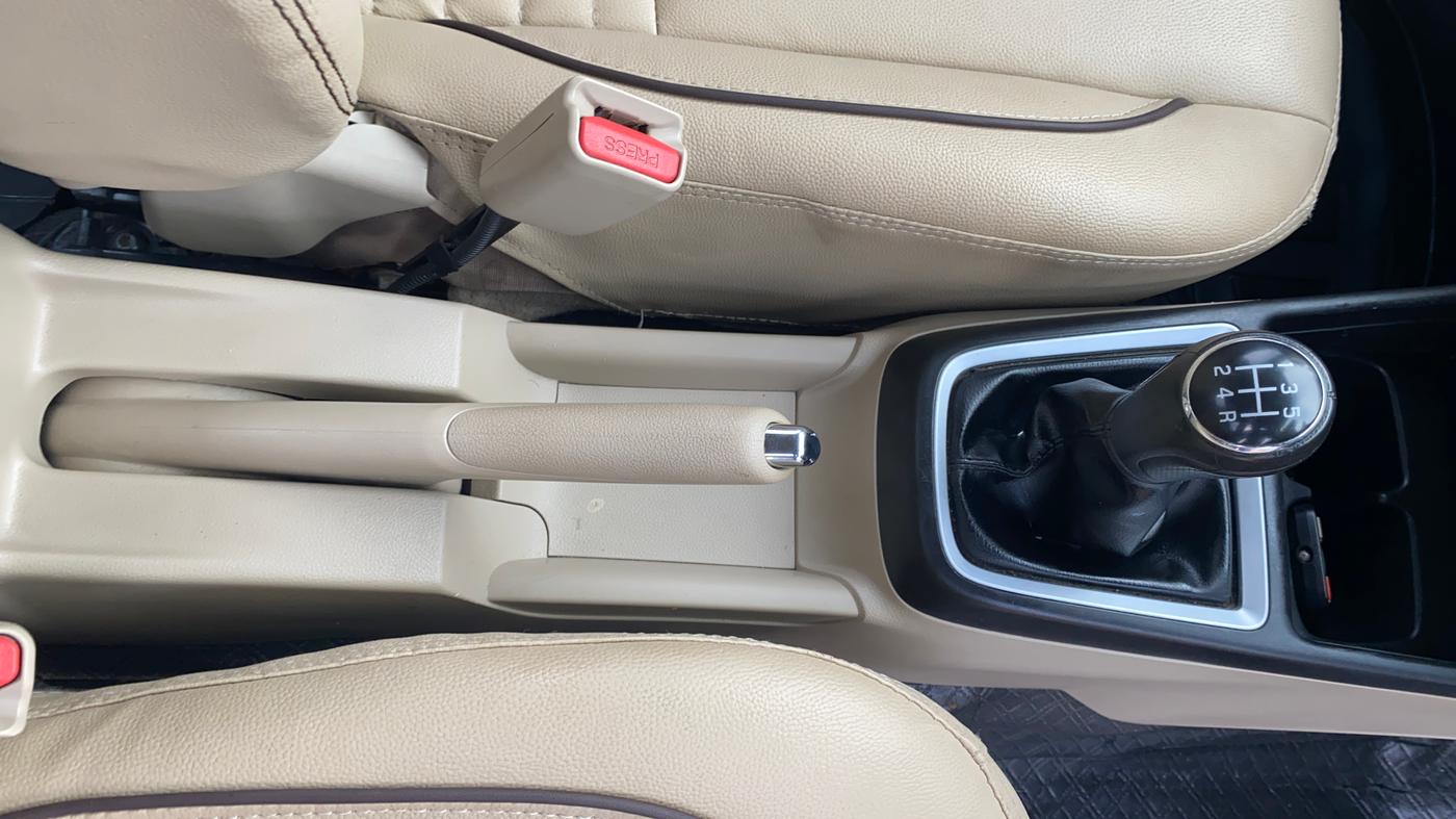 2019 Maruti Dzire VXI, Petrol, Manual, 21,769 km, Gear Lever