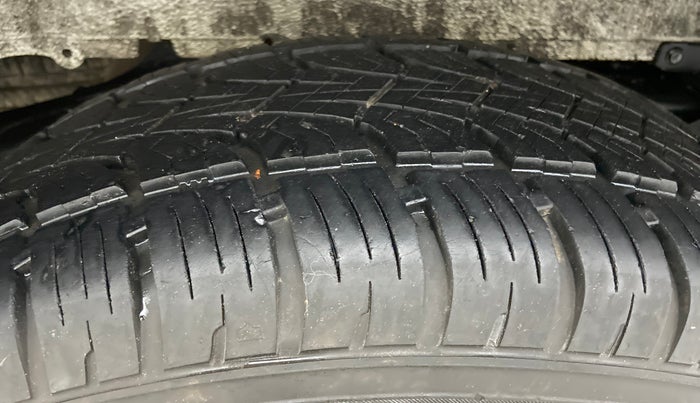 2017 Mahindra Scorpio S10 Intelli Hybrid 2WD, Diesel, Manual, 63,642 km, Right Rear Tyre Tread