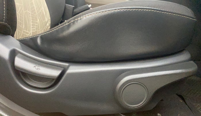 2015 Hyundai Grand i10 ASTA AT 1.2 KAPPA VTVT, Petrol, Automatic, 77,552 km, Driver Side Adjustment Panel