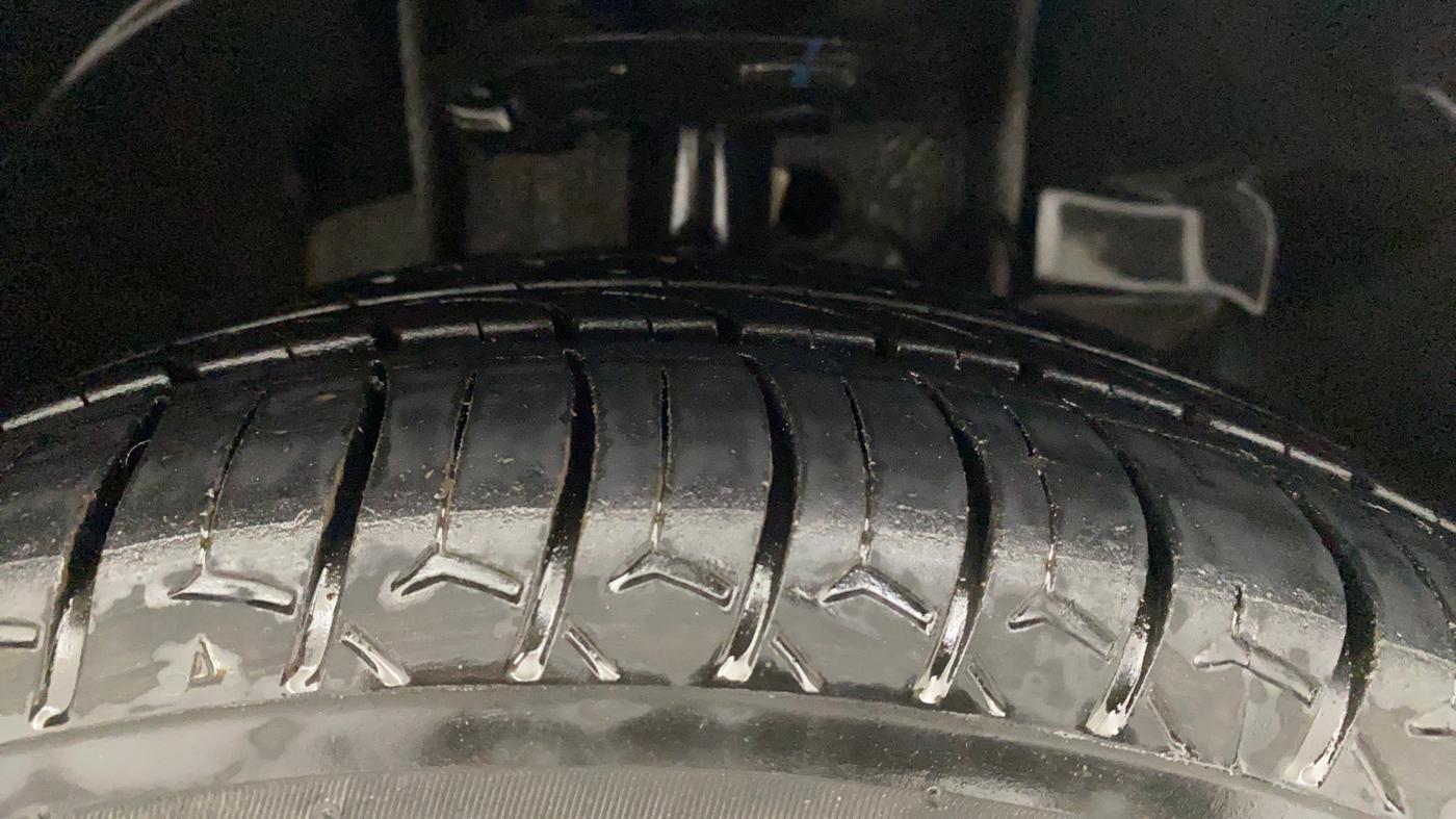 2018 Tata Tiago XZ DIESEL, Diesel, Manual, 95,705 km, Right Front Tyre Tread