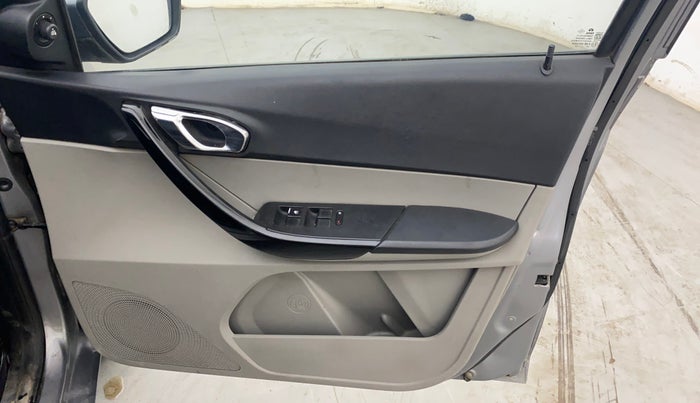 2018 Tata Tiago XZ DIESEL, Diesel, Manual, 95,705 km, Driver Side Door Panels Control