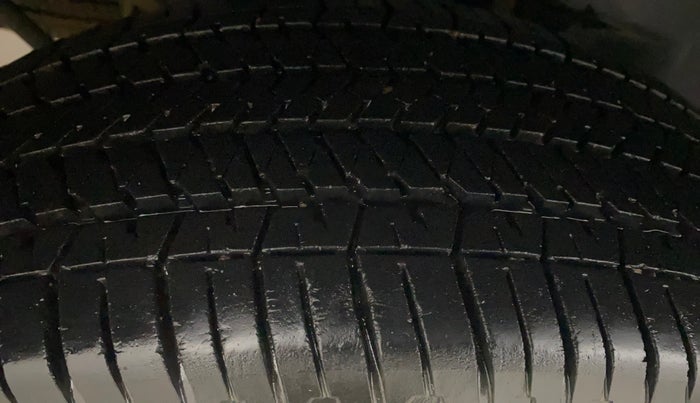 2017 Mahindra XUV500 W10, Diesel, Manual, 99,576 km, Right Rear Tyre Tread