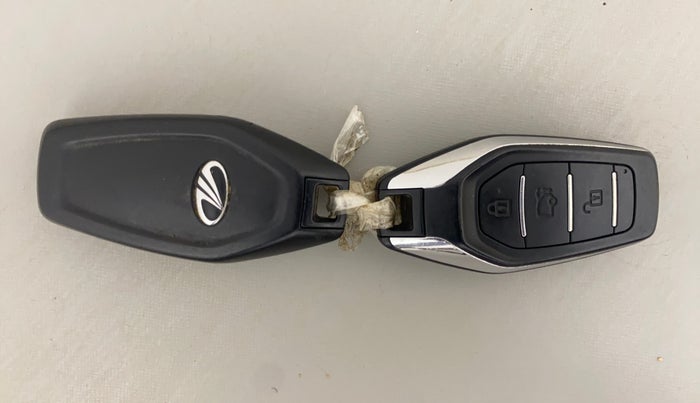 2017 Mahindra XUV500 W10, Diesel, Manual, 99,576 km, Key Close Up