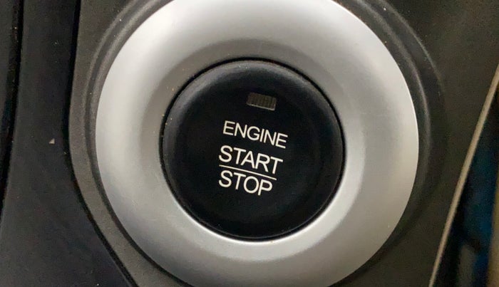 2017 Mahindra XUV500 W10, Diesel, Manual, 99,576 km, Keyless Start/ Stop Button