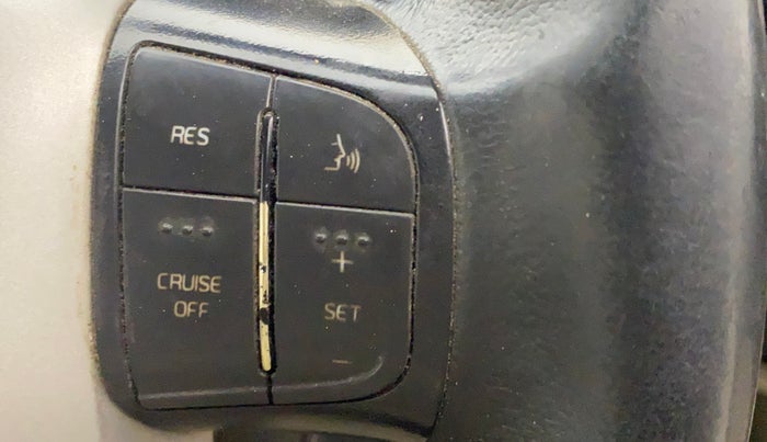 2017 Mahindra XUV500 W10, Diesel, Manual, 99,576 km, Adaptive Cruise Control